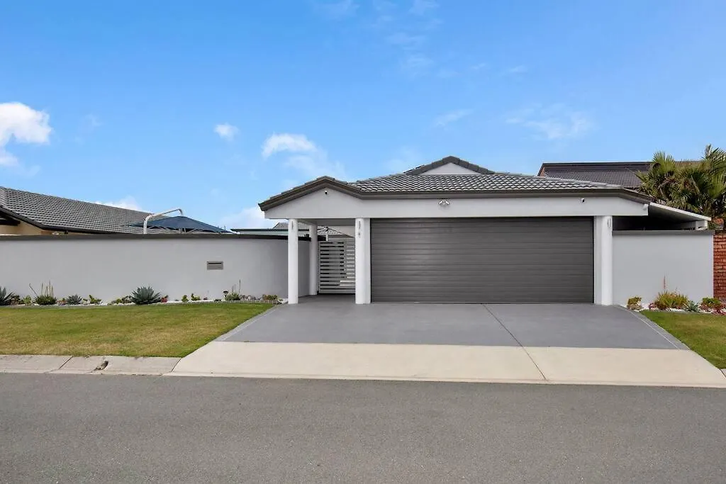 Stunning 4Br House With Pool & Waterfront View Villa Gold Coast
