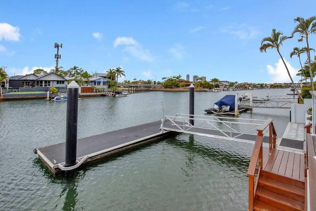 Сasa de vacaciones Stunning 4Br House With Pool & Waterfront View Villa Gold Coast